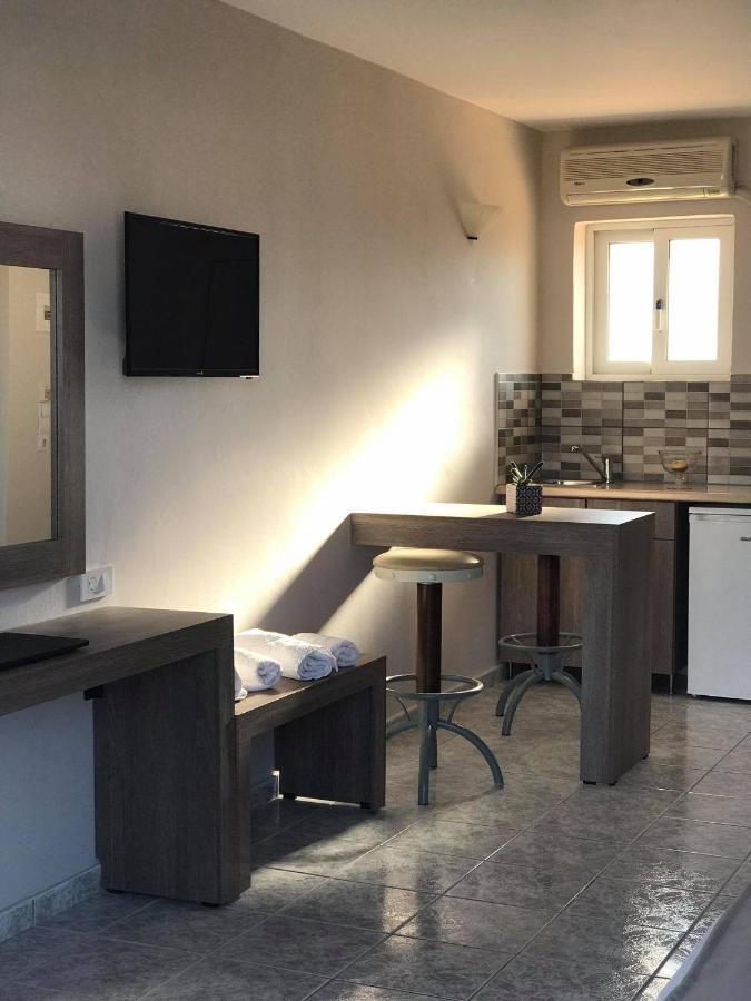 Derekas Studios & Apartments 라가나스 외부 사진